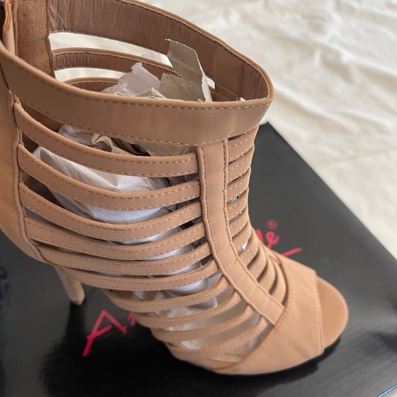 Heels - Picture 5 of 7